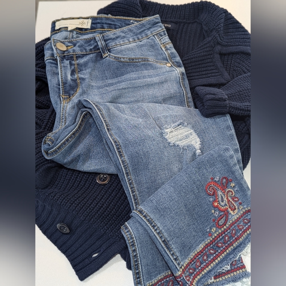 Democracy Distressed Embroidered Ankle Cropped Jeans
